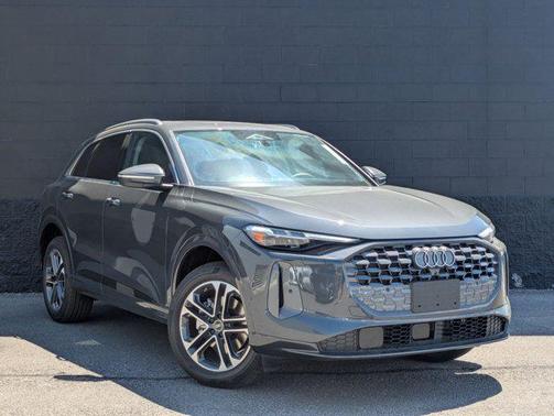 Tambora Gray Metallic 2026 Audi Q5 Premium Plus TFSI quattro S tronic