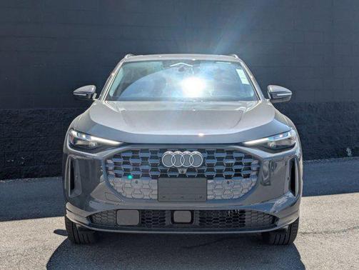 Tambora Gray Metallic 2026 Audi Q5 Premium Plus TFSI quattro S tronic