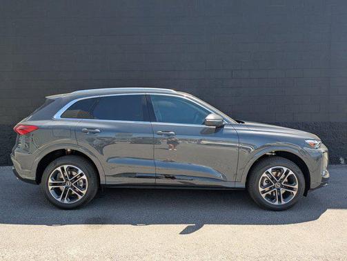 Tambora Gray Metallic 2026 Audi Q5 Premium Plus TFSI quattro S tronic