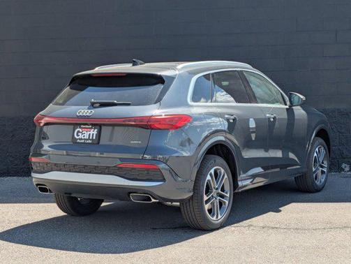 Tambora Gray Metallic 2026 Audi Q5 Premium Plus TFSI quattro S tronic