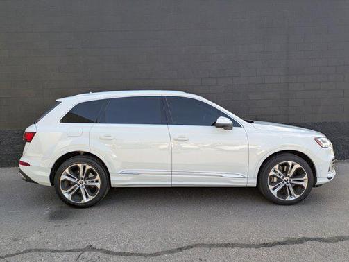 2023 Audi Q7 55 Premium Plus