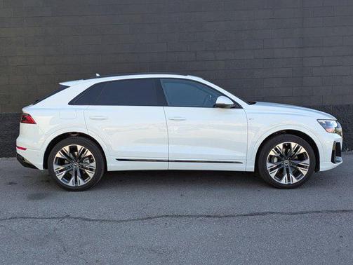 2025 Audi Q8 55 Premium Plus