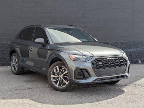 Daytona Gray Pearl Effect 2024 Audi Q5 45 S line Premium