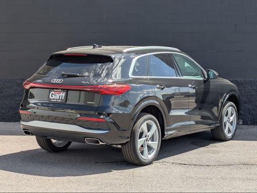 Mythos Black Metallic 2026 Audi Q5 Premium Plus TFSI quattro S tronic