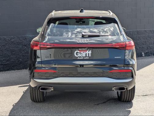 Mythos Black Metallic 2026 Audi Q5 Premium Plus TFSI quattro S tronic