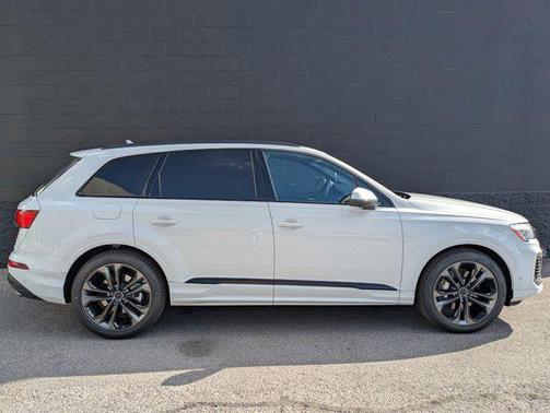 Glacier White Metallic 2026 Audi Q7 55 Premium Plus