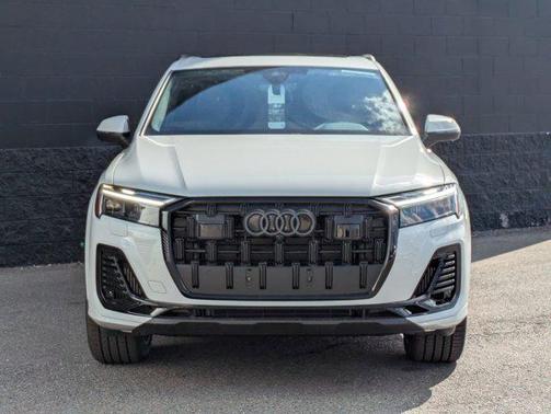 Glacier White Metallic 2026 Audi Q7 55 Premium Plus