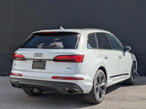 Glacier White Metallic 2026 Audi Q7 55 Premium Plus