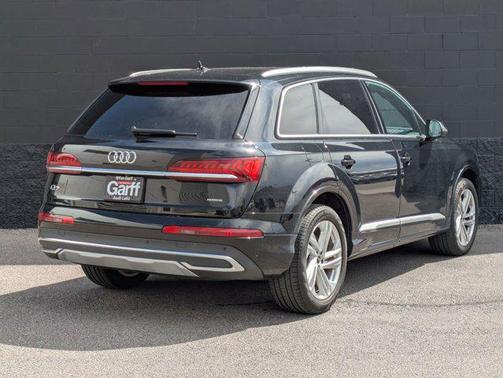 Mythos Black Metallic 2023 Audi Q7 55 Premium Plus