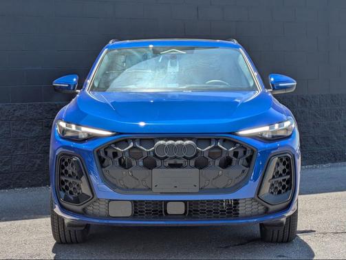 Ultra Blue Metallic 2026 Audi Q5 Premium Plus TFSI quattro S tronic