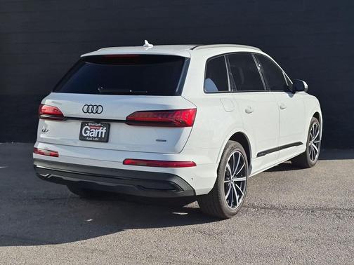 Glacier White Metallic 2023 Audi Q7 55 Premium Plus
