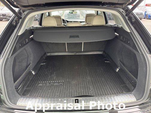 2024 Audi Q8 e-tron Premium Plus