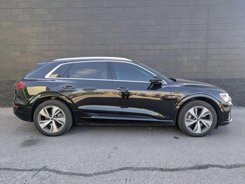 2024 Audi Q8 e-tron Premium Plus