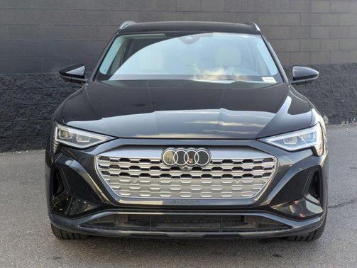 2024 Audi Q8 e-tron Premium Plus