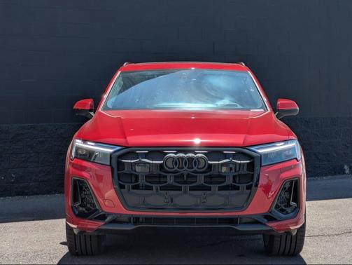 Chili Red Metallic 2026 Audi Q7 55 Prestige