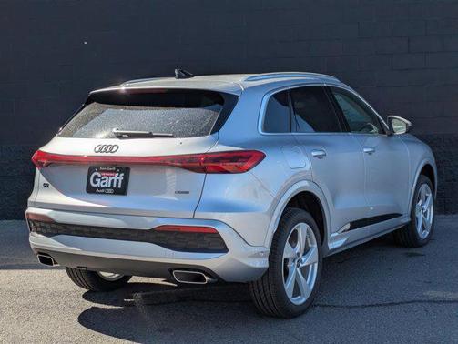 Florett Silver Metallic 2026 Audi Q5 Premium Plus TFSI quattro S tronic