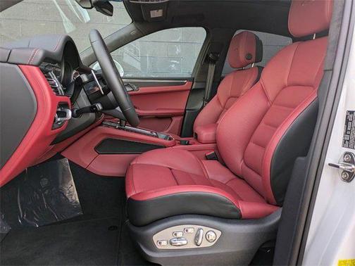 2025 Porsche Macan GTS