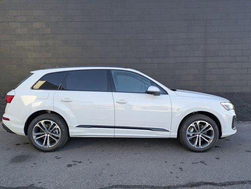 2025 Audi Q7 45 Premium