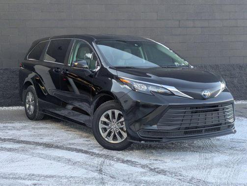 2024 Toyota Sienna LE