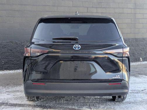 2024 Toyota Sienna LE
