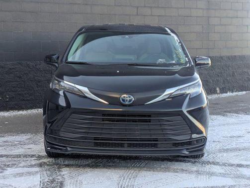 2024 Toyota Sienna LE