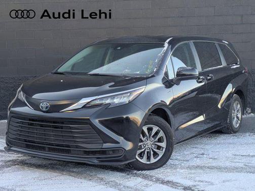 2024 Toyota Sienna LE