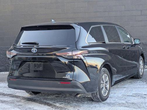 2024 Toyota Sienna LE
