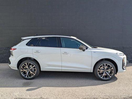Glacier White Metallic 2026 Audi Q3 S line