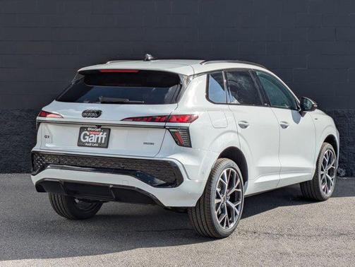 Glacier White Metallic 2026 Audi Q3 S line