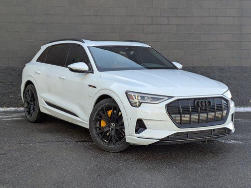 2023 Audi e-tron Premium Plus