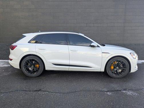 2023 Audi e-tron Premium Plus