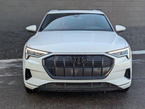 2023 Audi e-tron Premium Plus