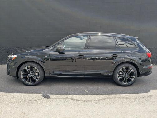 Mythos Black Metallic 2026 Audi Q7 55 Premium Plus