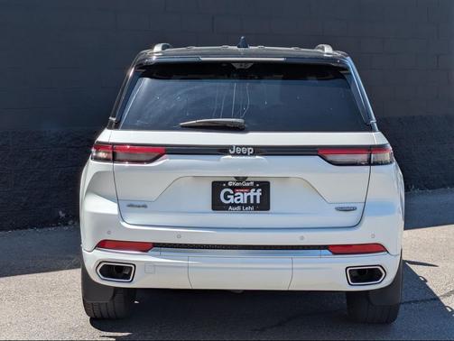 Bright White Clearcoat 2023 Jeep Grand Cherokee Summit