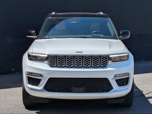 Bright White Clearcoat 2023 Jeep Grand Cherokee Summit