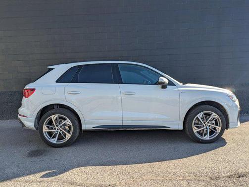 2025 Audi Q3 Premium 45 TFSI S line quattro Tiptronic