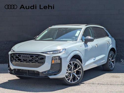 Arrow Gray Pearl Effect 2026 Audi Q3 TFSI quattro S tronic