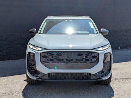 Arrow Gray Pearl Effect 2026 Audi Q3 TFSI quattro S tronic