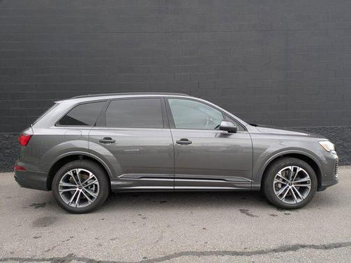 2025 Audi Q7 45 Premium Plus
