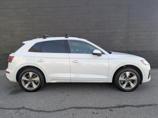 2023 Audi Q5 40 Premium Plus