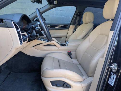 2022 Porsche Cayenne Platinum Edition