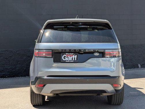 2023 Land Rover Discovery P300 S R-Dynamic