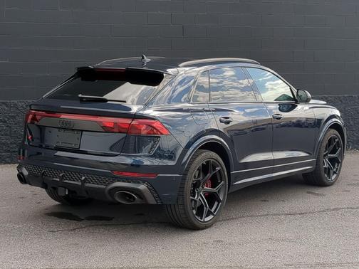waitomo blue metallic 2026 Audi RS Q8 4.0T
