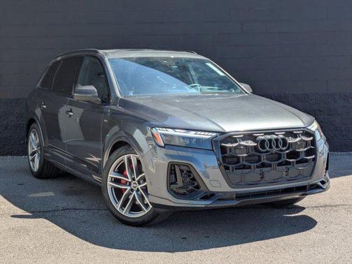 Daytona Gray Pearl Effect 2026 Audi Q7 55 Prestige