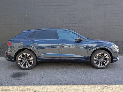 2025 Audi Q8 55 Premium Plus