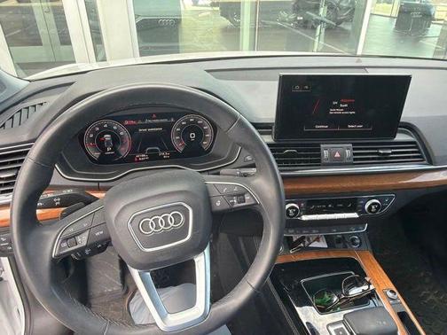 Glacier White Metallic 2023 Audi Q5 45 S line Premium Plus