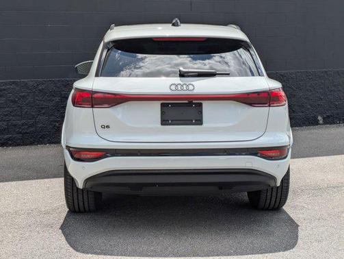 2025 Audi Q6 e-tron Premium Plus quattro