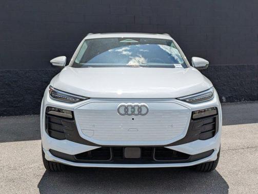 2025 Audi Q6 e-tron Premium Plus quattro