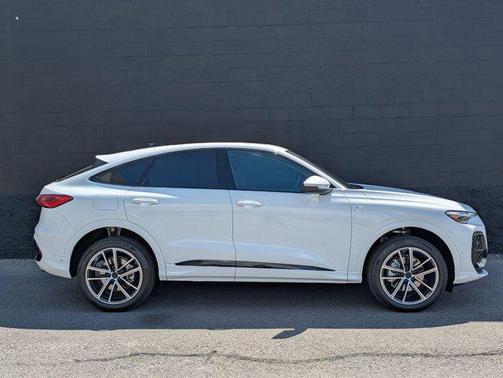 Arkona White 2026 Audi Q5 Sportback Premium Plus TFSI quattro S tronic