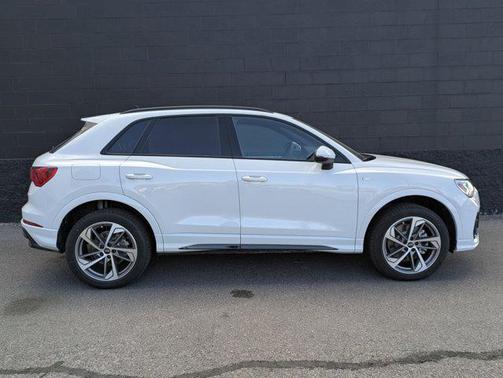 2025 Audi Q3 Premium 45 TFSI S line quattro Tiptronic